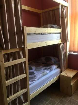 Хостелы Kaera Hostel Таллин Спальное место на двухъярусной кровати в общем номере для женщин-1