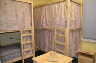 Хостелы Kaera Hostel Таллин Спальное место на двухъярусной кровати в общем номере для мужчин-1